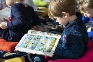 Lecture enfant au musée de saint-romain-en-gal