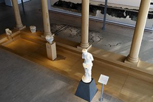 Aphrodite dans le peristyle au musée de Saint-Romain-en-Gal