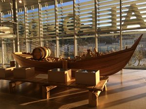 Reconstitution d'un bateau au musée de Saint-Romain-en-Gal