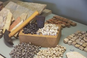 Le mosaïste au musée de Saint-Romain-en-Gal