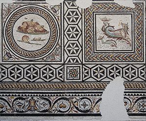 Mosaique aux Xenia ensemble au musée de Saint-Romain-en-Gal